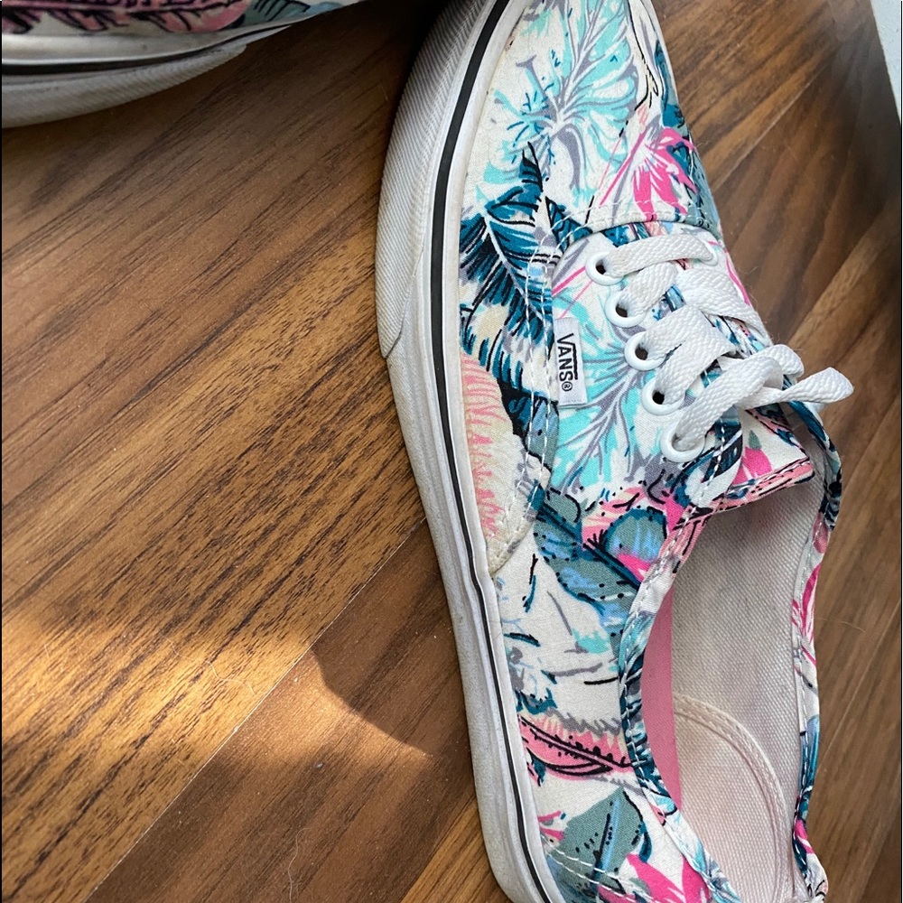 Vans - Picture 2 of 2